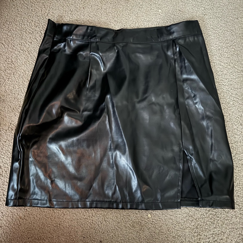 SHEIN Black Faux Leather Mini Skirt